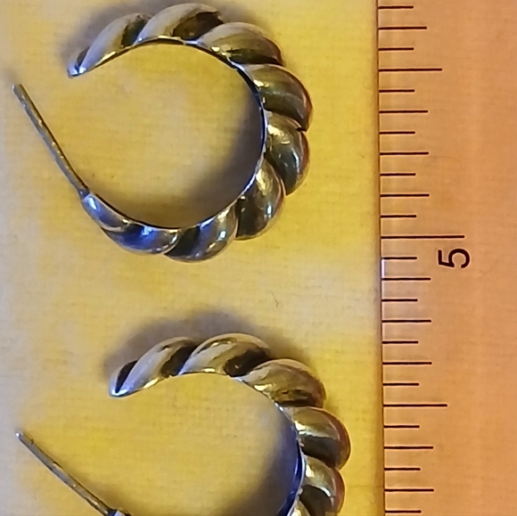 Retired James Avery Fluted Loop Ear Posts - Picture 6 of 13